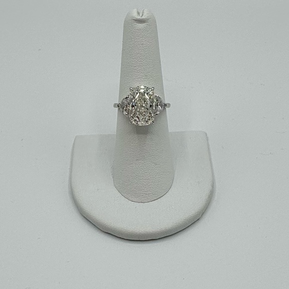 18k 5.5 Cushion Champagne Ring - Picture 7 of 12